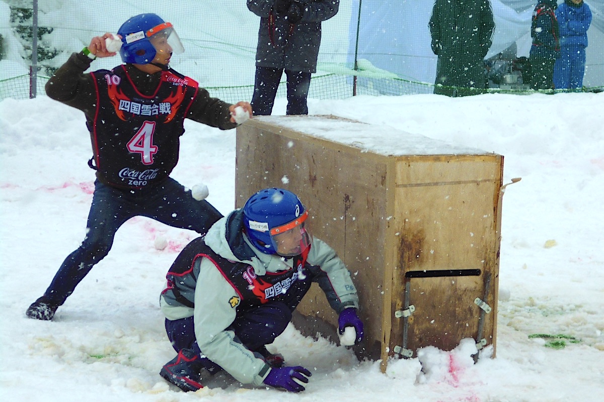 The Shikoku “Yukigassen” Snowball Fight – Part 2 | The Heat of the Battle  in Icy Conditions | まるごと三好観光ポータルメディア